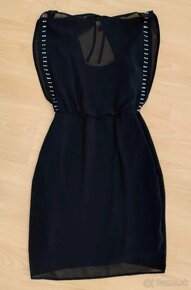 Čierne šifónové šaty s kamienkami a puzdrovou sukňou (F&F) - 4