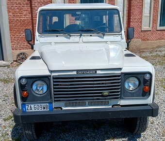 Land Rover Defender - 4
