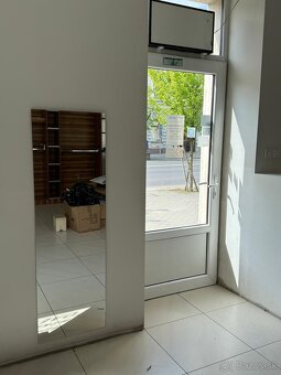 Nabytok na predajňu - 4