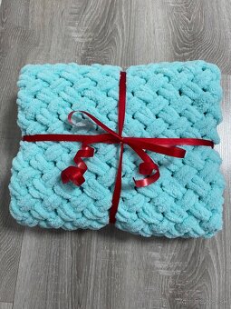 Háčkovaná svetlozelená deka z jemnej eco vlny - 4