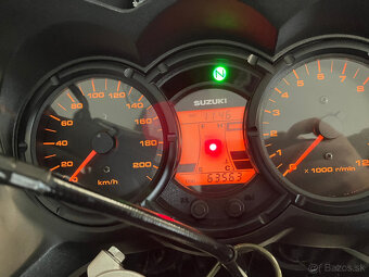 Suzuki DL650 V-Strom - 4