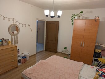Voľná izba v 3-izbovom byte s dievčatami - 4