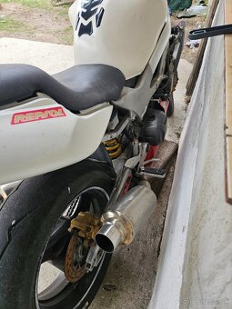 Honda Vtr 1000f. - 4