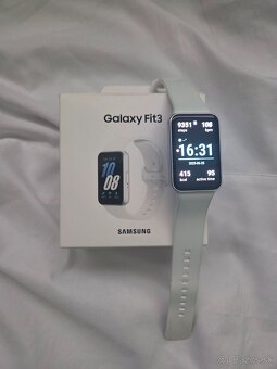 Samsung Fit 3 galaxy hodinky biele b dobrom stave - 4