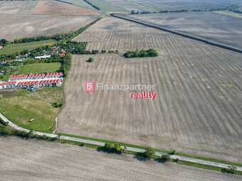 Na predaj investičný pozemok pri R7 20.000 m2 - 4