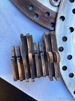 Yamaha R1 brzdové kotúče + dostičky - 4