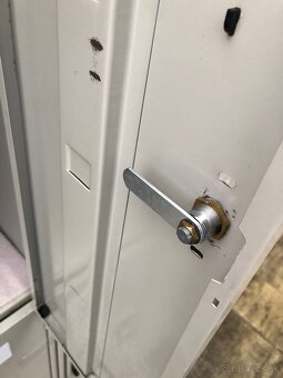 Šatníková skrinka kovová 30x50x180cm - 4