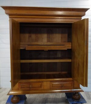 Skriňa starožitná ( 155 ) . - 4