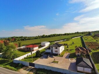 VRÁBLE - rodinný dom s pozemkom 2000 m2 - 4