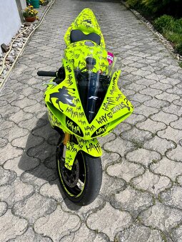 yamaha r1 big bang - 4