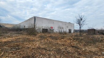 Pozemok na predaj – 8 216 m² – s čiastočne postaveným skelet - 4