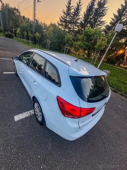 KIA Ceed Combi 1.6 - 4
