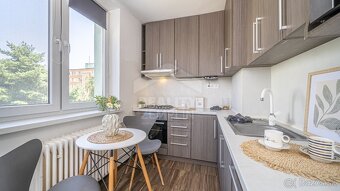 2.5i chyžka, dve loggie, záhradka - 4