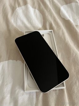 Apple iPhone 13 Hviezdna Biela 128GB - 4