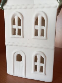 Keramický Led domček vysoký 22x10,5x8 cm - 4