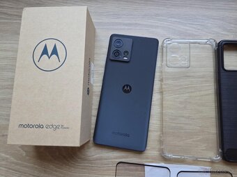Motorola Edge 30 Fusion, cierny, kryty, skla - 4