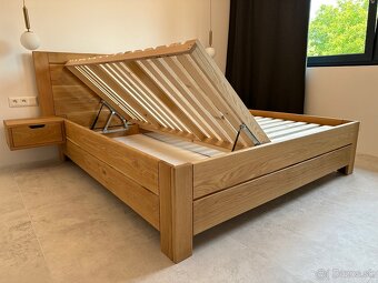 Dubová posteľ z masívu - úložný priestor, nočné stolíky - 4