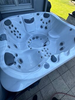 Vírivka Jacuzzi J-335 - 4