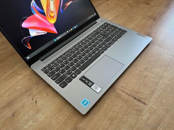 15.6"/Lenovo/4GB RAM DDR5/NvMe SSD 128GB/Intel HD 2GB// - 4