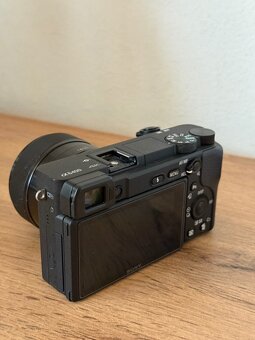 Sony A6400 + Sony 35mm f1.8 OSS - 4