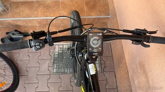 CTM PULZE - matná limetková / čierna 630Wh L (19") 2023 (17 - 4