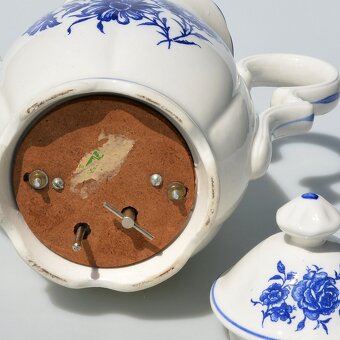HRACÍ veľký porcelánový čajník s bielomodrými kvetmi - 4