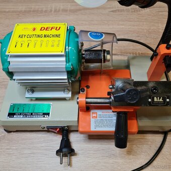 238RS - stroj na rezanie kľúčov, kopírovanie kľúčov- fréza - 4