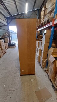 Drevená skrina s poličkami - 4