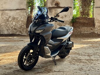 Predam Aprilia SR GT 125 model 2024 - 4