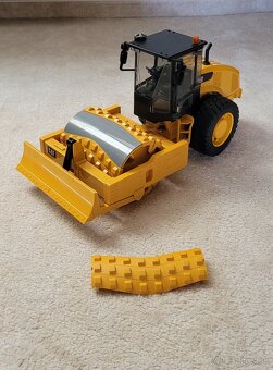 Bruder vibracny valec Caterpillar - 4