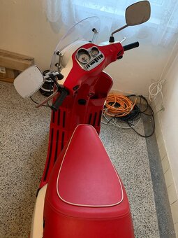 Predám skúter Vespa S50 2T prvý majiteľ - 4