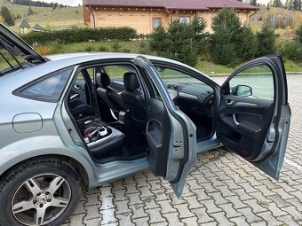 Ford Mondeo Hatchback - 4