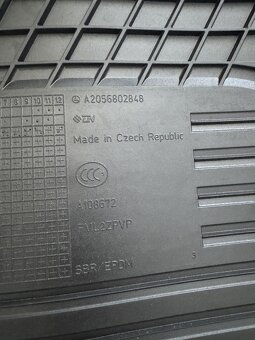 Mercedes C trieda (W205) rohoze / koberce original nove - 4