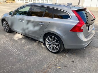 Predám Volvo V60 D5 AWD r-design - 4