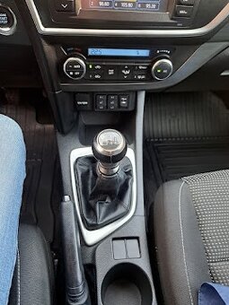 Toyota auris - 4