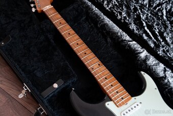 Limited Edition Vintera® II Road Worn® '60s Stratocaster® - 4