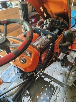 Kubota B7001 - 4