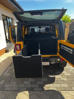 Jeep Wrangler - zásuvkový systém - 4