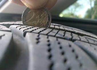 Pneumatiky a elektróny / Gumy a elektróny - 4