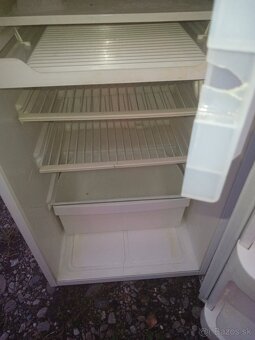 Predám plnefunkčná chladnička s malou mrazničkou WHIRLPOOL - 4