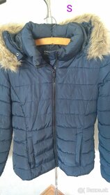 Pulóvre blúzky saty a bundy - 4