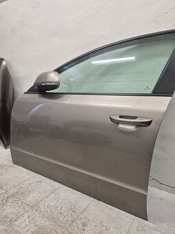 Predám ľavé predné šoférove dvere na Škoda Superb 2 II - 4