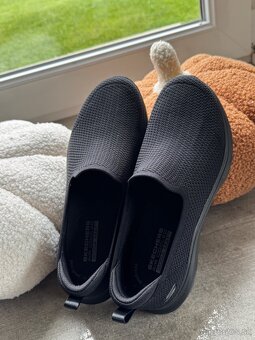 NOVE Skechers Air Cooled Goga Mat čierne 37,5 - 4