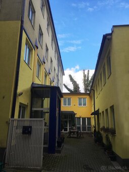 NA PREDAJ: Administratívna budova v centre Bratislavy - 4