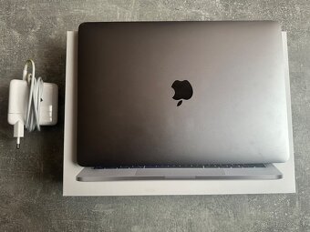MacBook Pro 13" (2017) Space Gray - 4