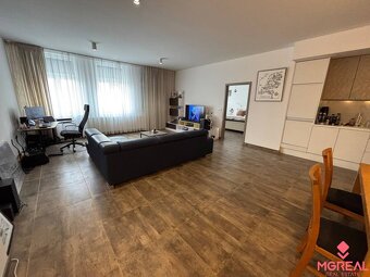 Veľký 96 m2 2 izbový byt s garážovým státím Topoľčany Centr - 4