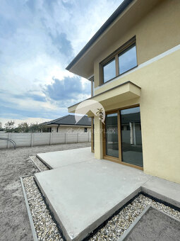 Reality KOMPLEX s.r.o. Vám ponúka luxusný rodinný dom v prém - 4