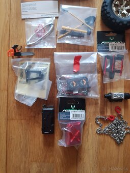 TRAXXAS AXIAL 4×4 diely - 4