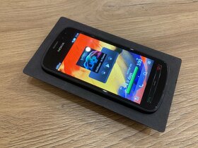 Nokia 808 Pureview - 4