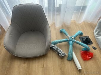 Kancelarska stolicka siva, 4 mesacna, povodne 90€ - 4